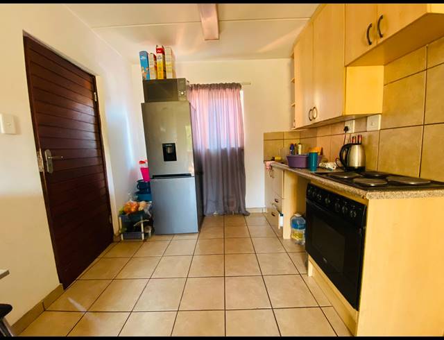 2 BEDROOM TOWNHOUSE FOR SALE IN CASTLEVIEW